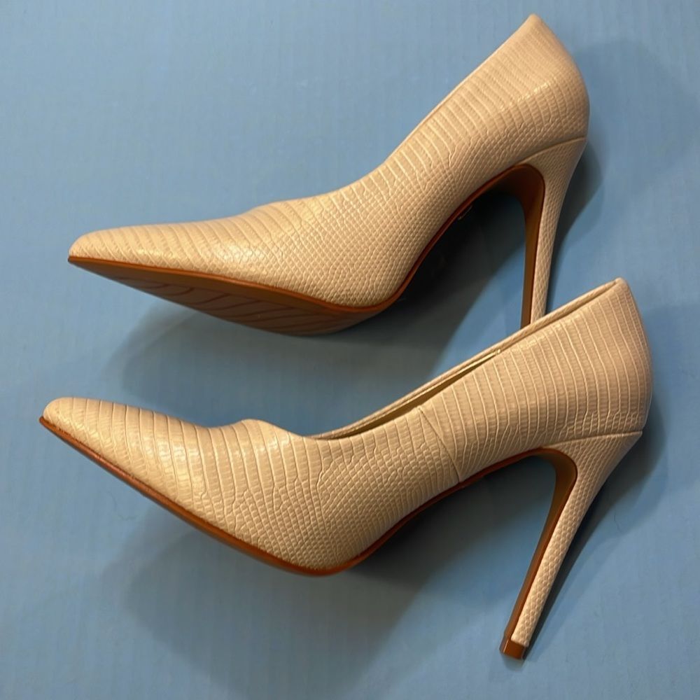 Torta Caliente Cream Faux Snakeskin Pointed Toe High Heel Pumps Women’s Sz 8 - Picture 5 of 10